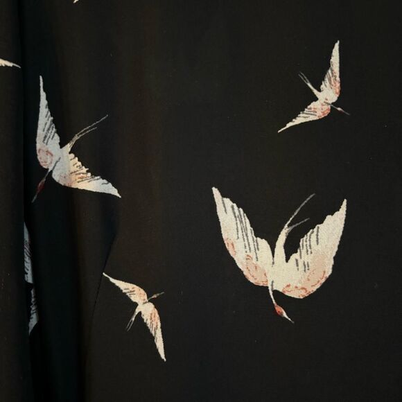 Dynamite Women’s Swallow Bird long tie sleeve scoop neck dress size medium EUC! - Picture 10 of 12